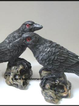 Miniatur Totenschädel mit roten Augen